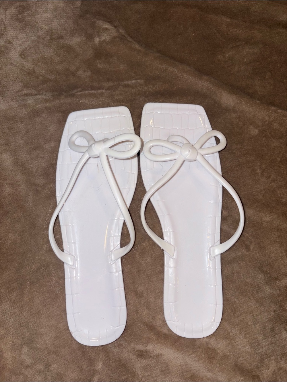 White Jelly Bow Square Toe Sandals | Croc-Embossed Flip Flops NWOT